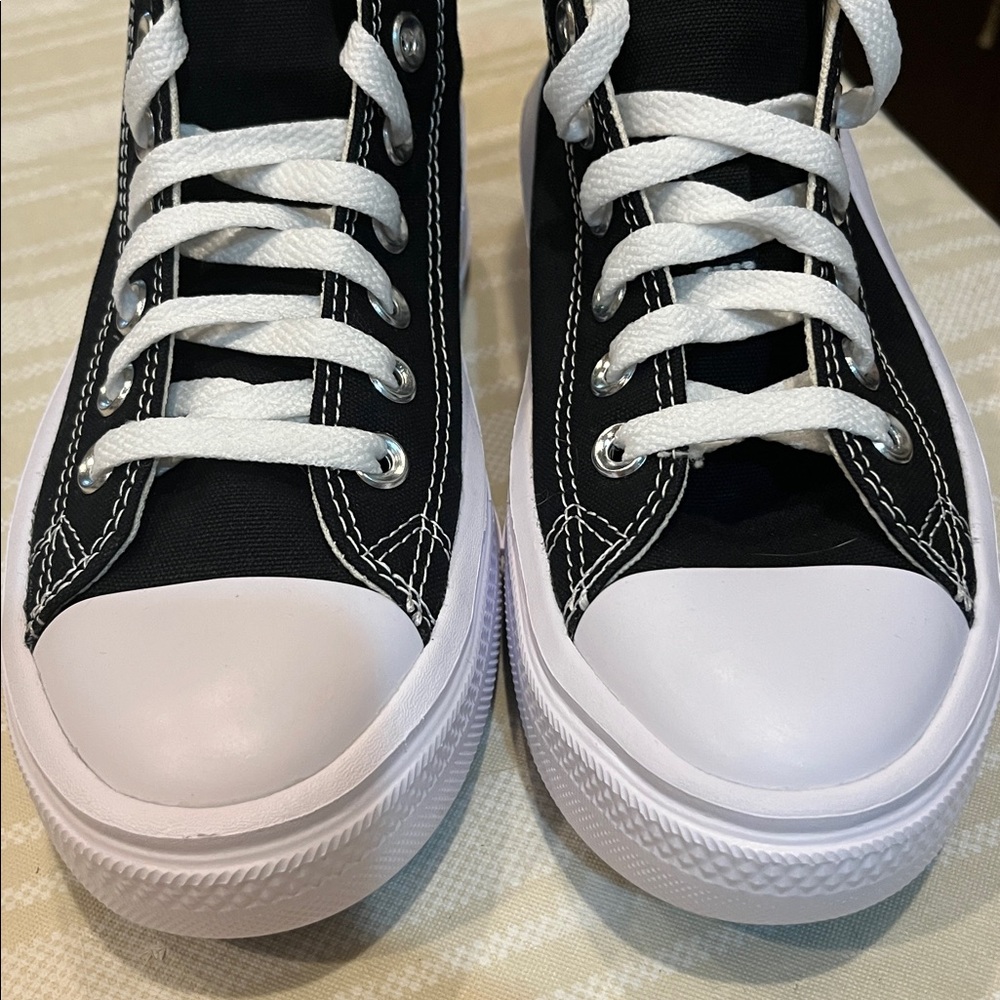 NEW Converse Chuck Taylor All Star Move 568497C Sneakers size 6 women’s - Picture 3 of 9